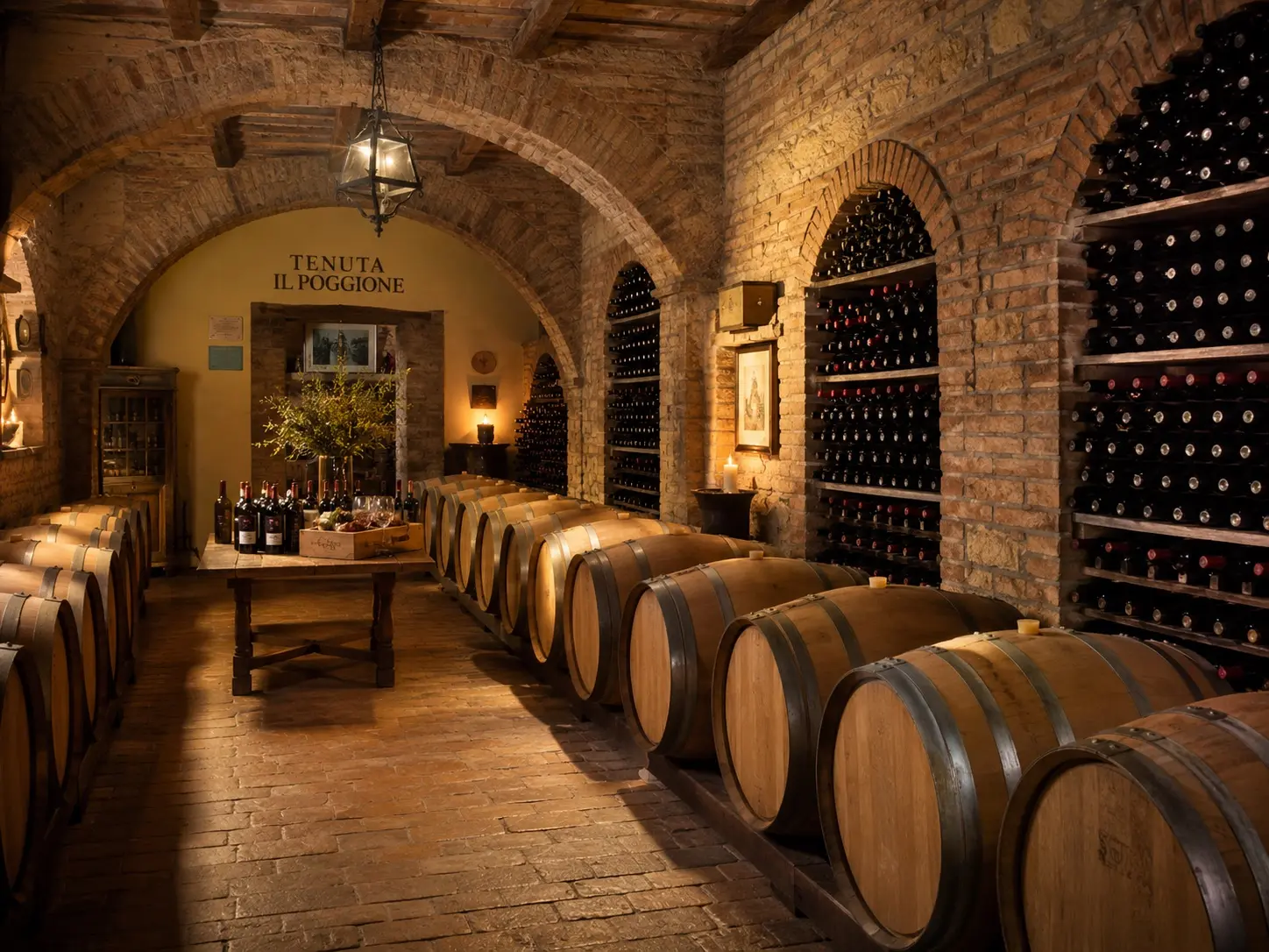 Salle Little Italy · l'ambiance de la cave et du service