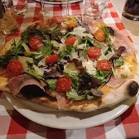 Pizza Valtelina · bresaola, parmesan, tomates fraîches