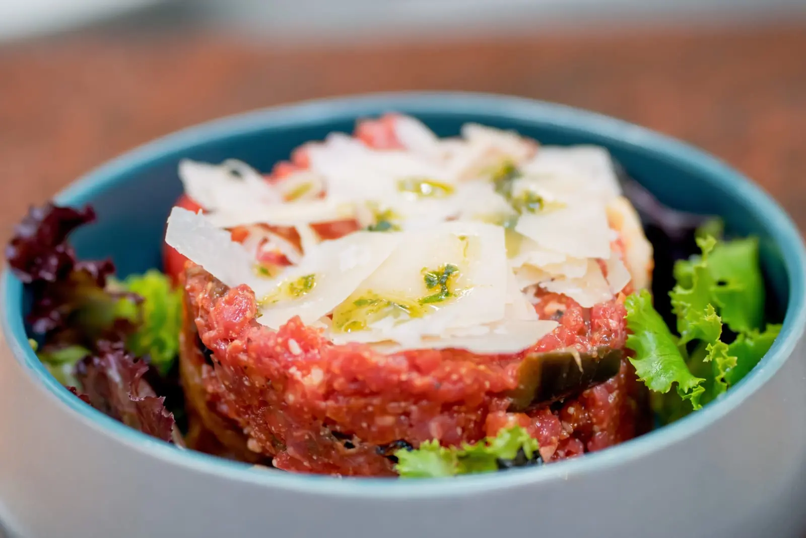 Tartare de bœuf, copeaux de parmesan
