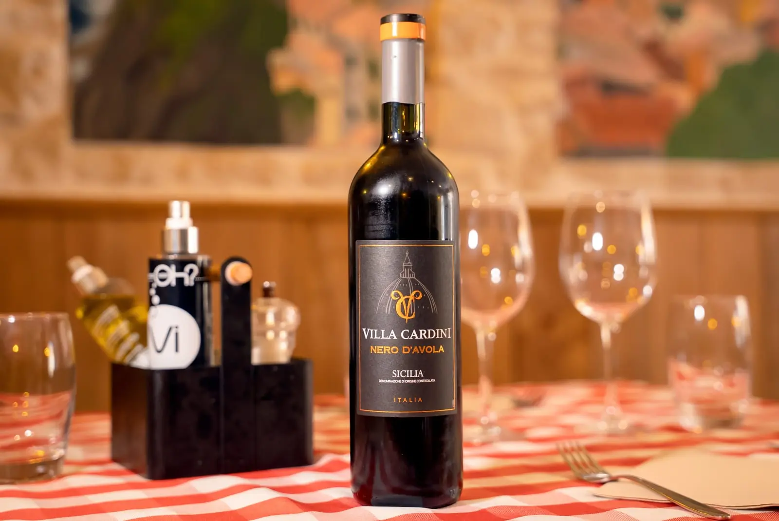 Bouteille de Villa Cardini Nero d'Avola · rouge de Sicile